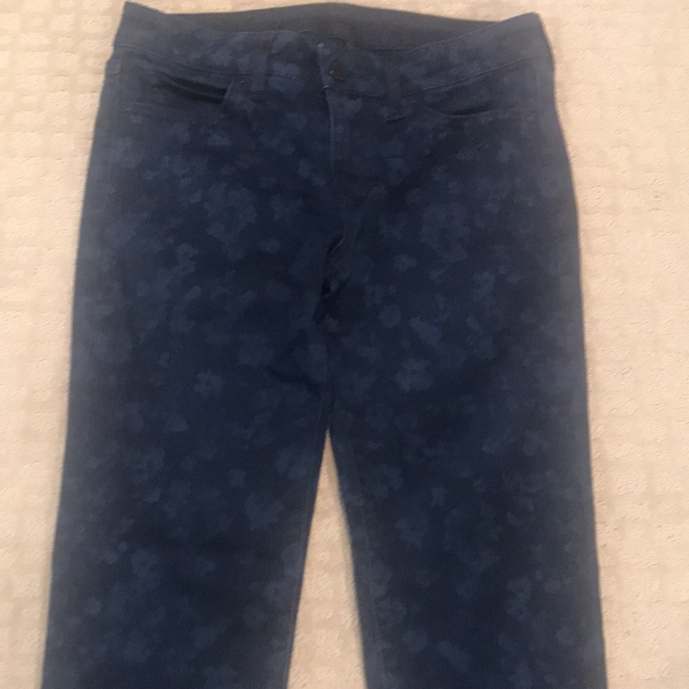 Great skinny subtle floral print navy jean